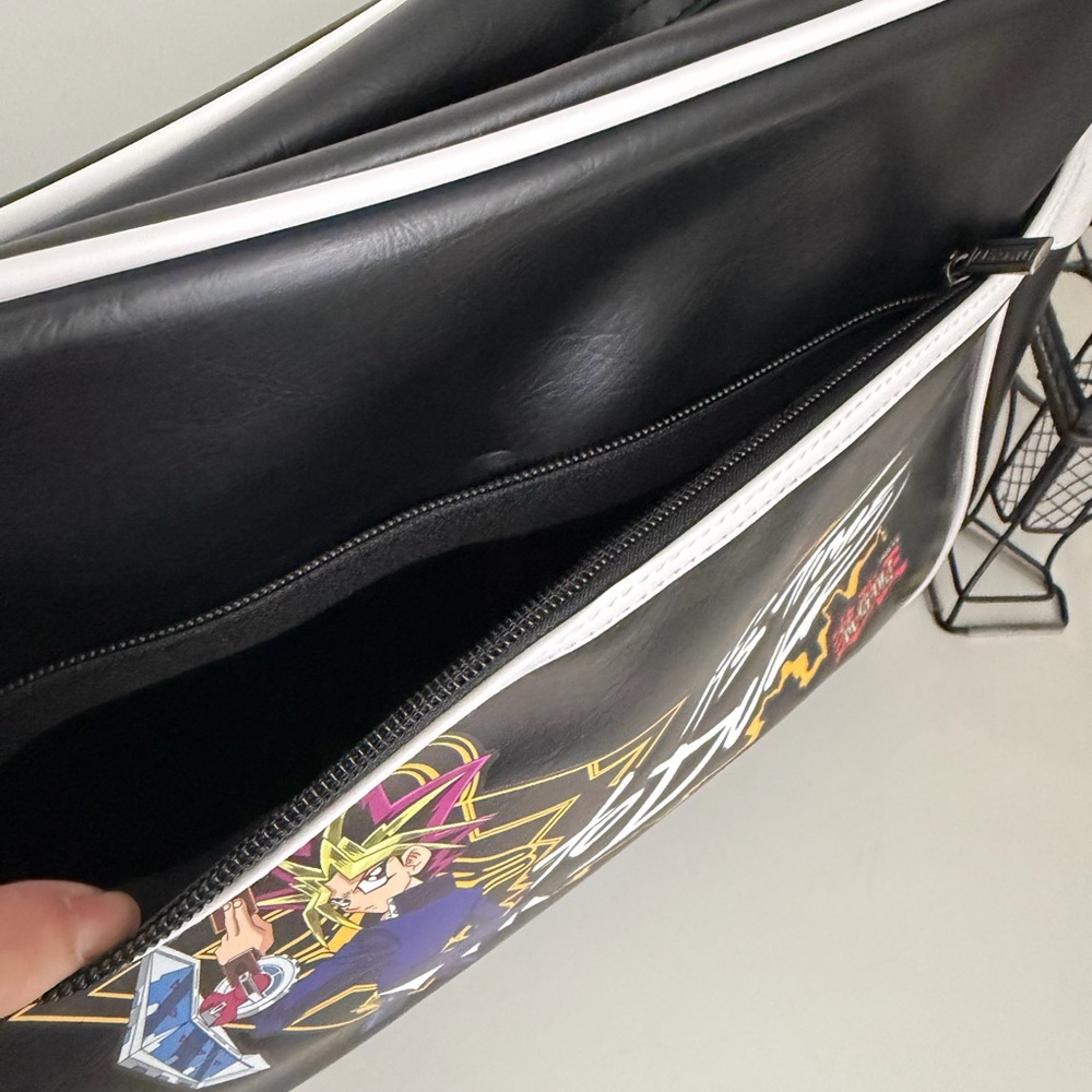 Yu-Gi-Oh! Messenger Bag It's Time to Duel - Yugi Graphic - Picture 4 of 6